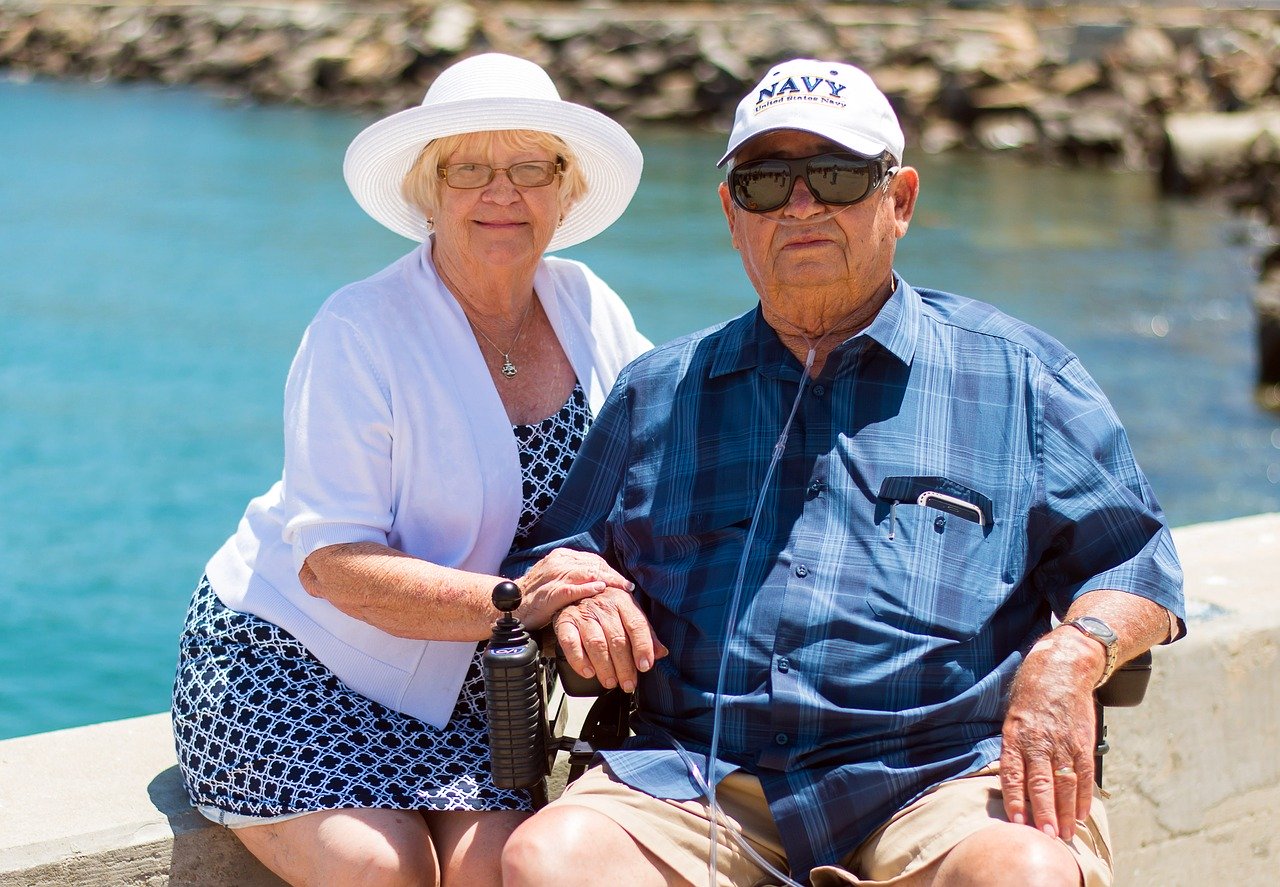 Top 5 Elder Care Homes in Houston - elderly couple sitting by the water